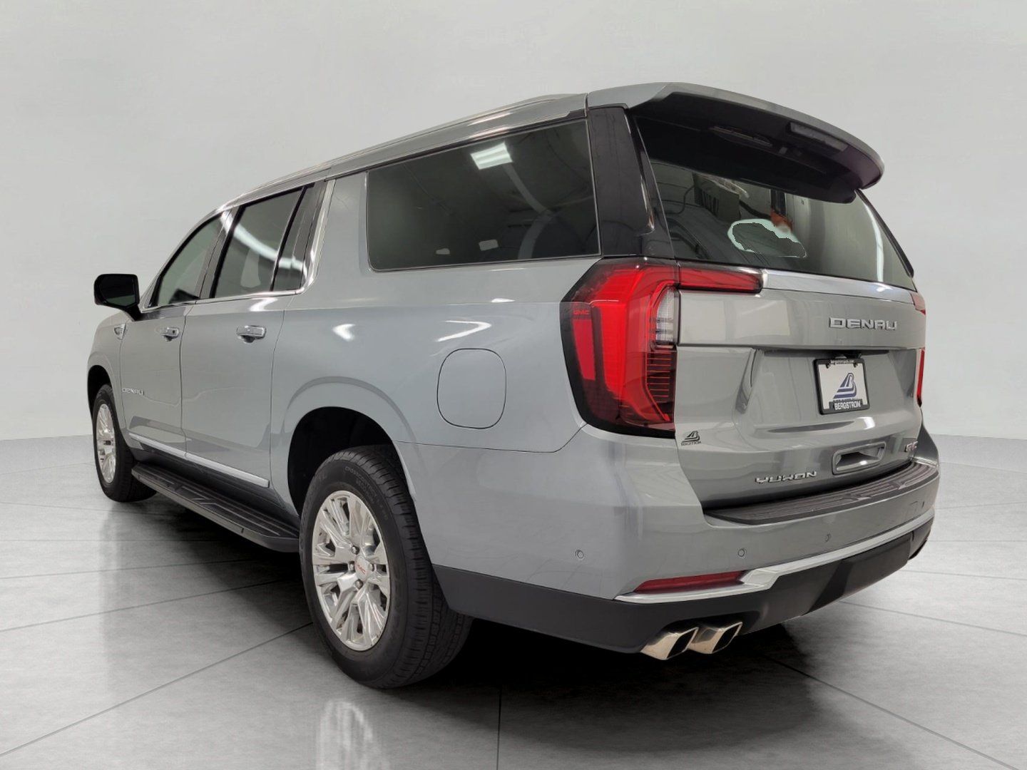 Used 2025 GMC Yukon XL Denali AWD/4WD image 48