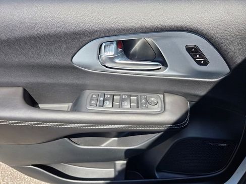 New 2026 Chrysler Pacifica Limited image 13