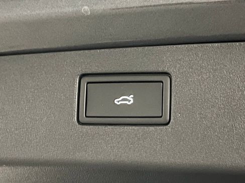 New 2026 Volkswagen Tiguan SE R-Line image 40