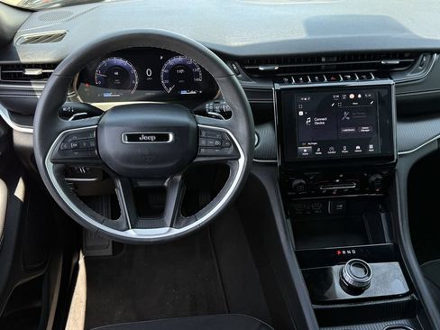 Used 2025 Jeep Grand Cherokee L Altitude AWD/4WD image 11