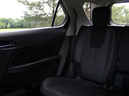 Used 2017 Chevrolet Equinox LT w/ Convenience Package FWD image 12