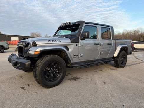Used 2021 Jeep Gladiator Sport image 2