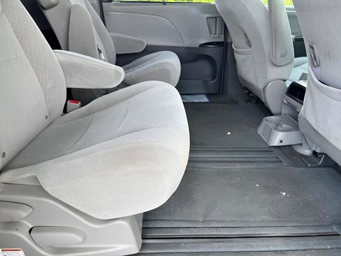 Used 2016 Toyota Sienna LE FWD image 14