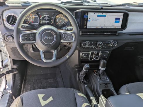 Used 2024 Jeep Wrangler Unlimited Sahara AWD/4WD image 14
