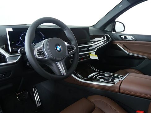 Used 2026 BMW X5 xDrive40i w/ M Sport Package image 12