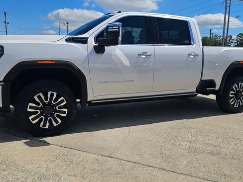 Used 2025 GMC Sierra 2500 Denali Ultimate AWD/4WD image 3