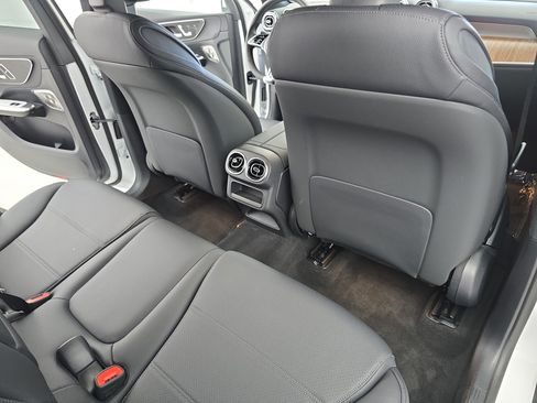 Used 2025 Mercedes-Benz GLC 300 image 11