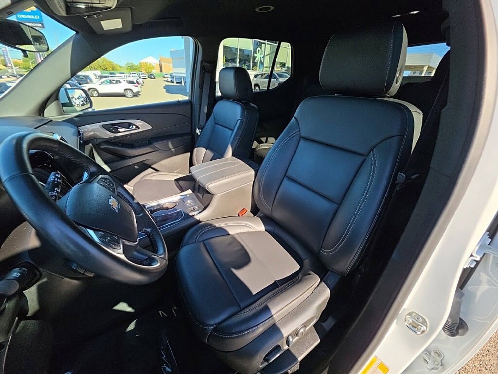 Used 2023 Chevrolet Traverse LT AWD/4WD image 9