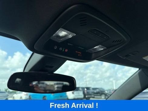 Used 2023 Chevrolet Traverse LT FWD image 11