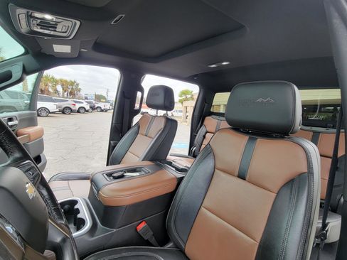 Used 2020 Chevrolet Silverado 3500 High Country image 31