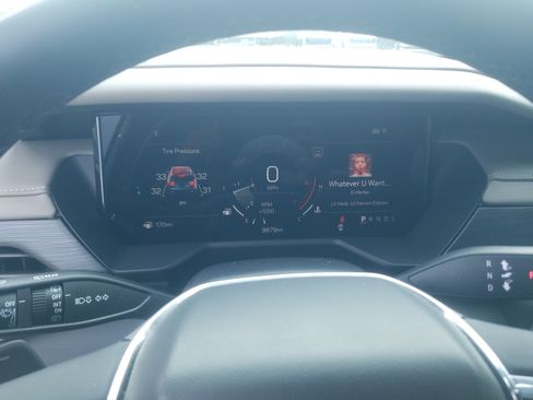 Used 2024 GMC Acadia Elevation FWD image 18