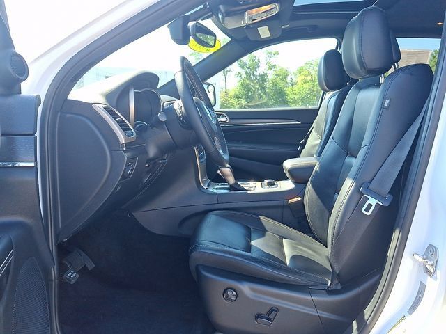 Used 2017 Jeep Grand Cherokee Limited AWD/4WD image 14