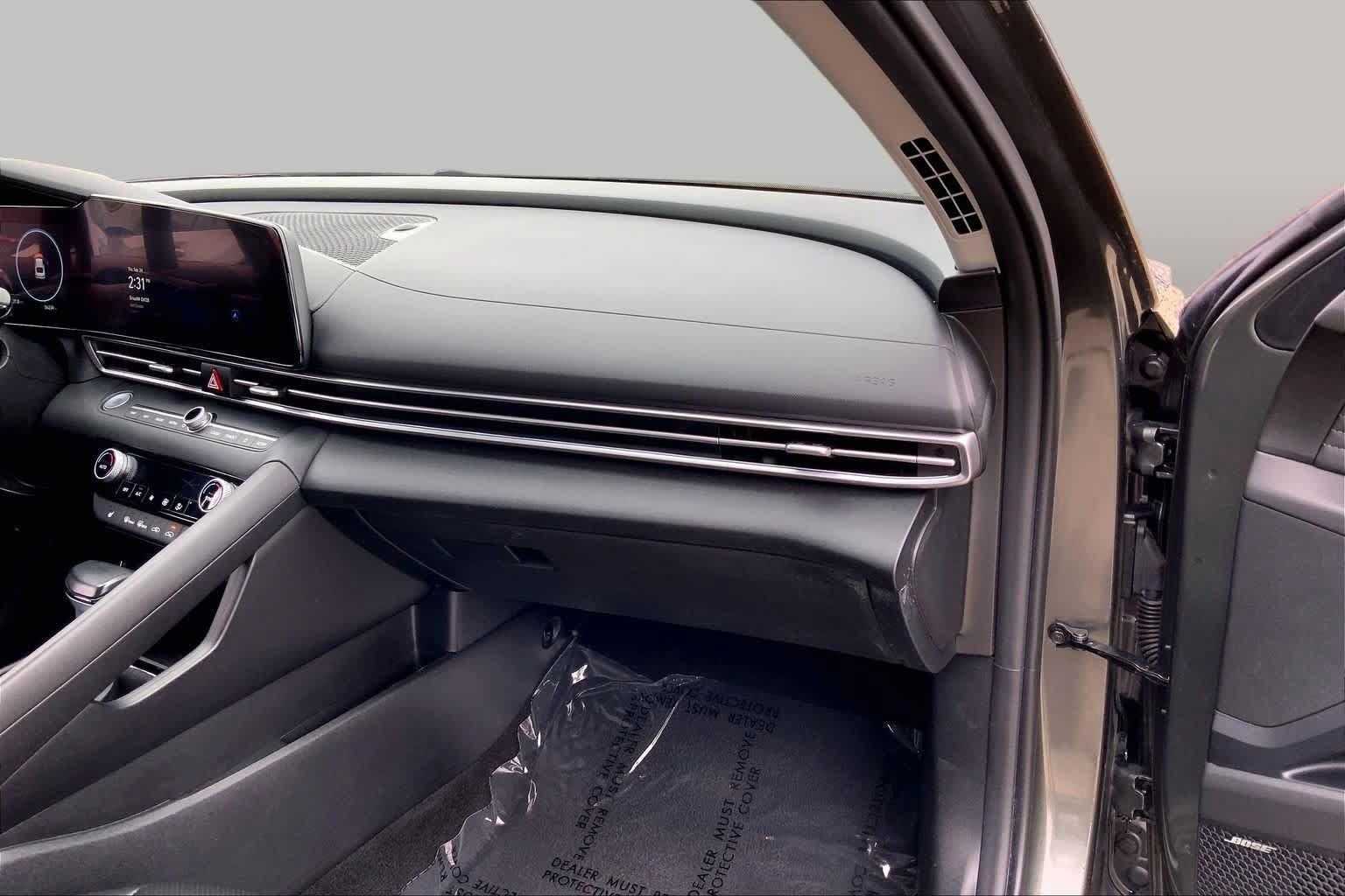 Used 2025 Hyundai Elantra Limited FWD image 19