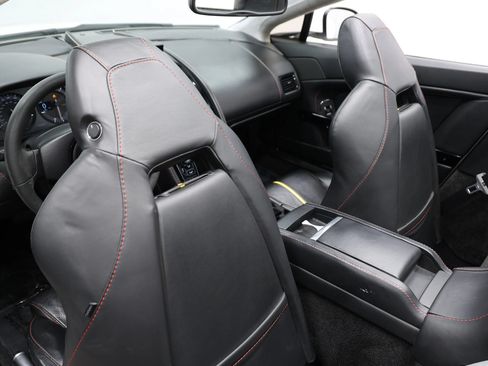 Used 2016 Aston Martin V8 Vantage GT RWD image 42