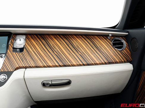 Used 2016 Rolls-Royce Dawn image 31