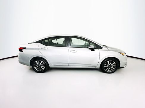 Used 2021 Nissan Versa SV image 10