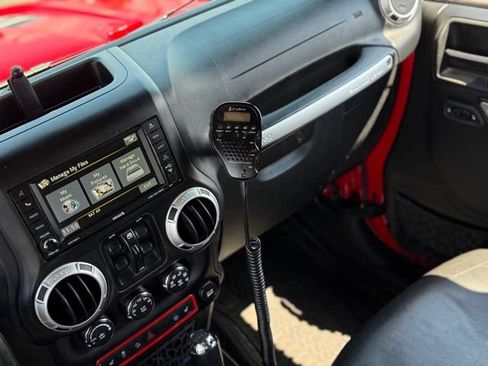 Used 2016 Jeep Wrangler Unlimited Rubicon AWD/4WD image 22