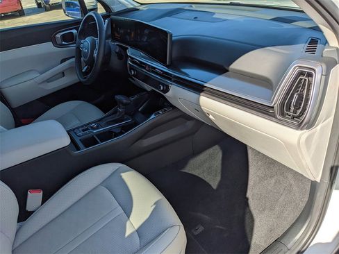 Certified 2025 Kia Sorento S w/ Panoramic Sunroof Package image 13