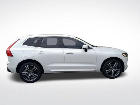 Used 2021 Volvo XC60 T5 Momentum w/ Premium Package AWD/4WD image 9