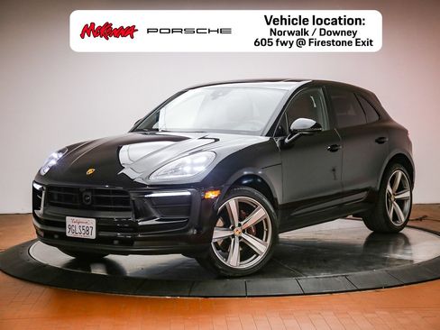 Certified 2023 Porsche Macan AWD/4WD image 1