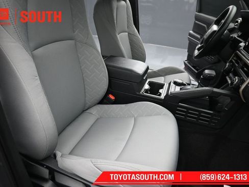 Used 2025 Toyota Tacoma SR5 AWD/4WD image 29