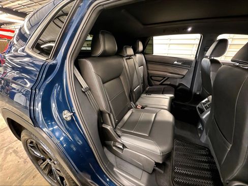 Used 2023 Volkswagen Atlas Cross Sport SEL R-Line AWD/4WD image 28