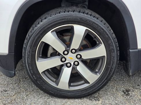 Used 2020 Chevrolet Traverse LT w/ LT Premium Package AWD/4WD image 11