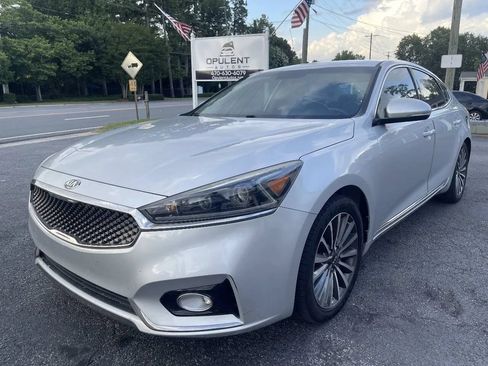 Used 2017 Kia Cadenza Premium w/ Luxury Package FWD image 5