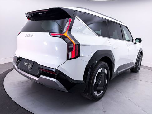 Used 2024 Kia EV9 Land AWD/4WD image 17