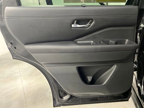 Used 2025 Nissan Pathfinder SL image 15