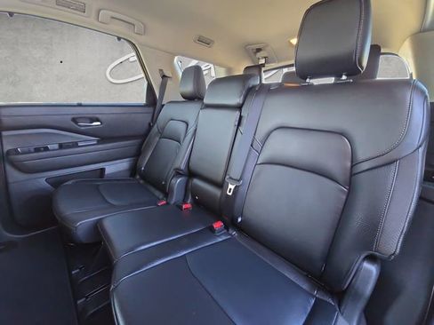 Used 2025 Nissan Pathfinder SL image 22