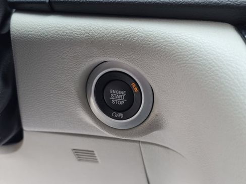 Used 2024 Chrysler Pacifica Touring-L FWD image 35