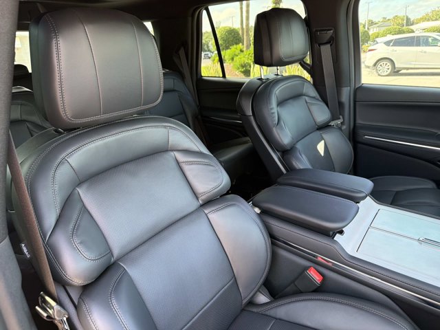 New 2027 Lincoln Navigator Reserve w/ Jet Appearance Package AWD/4WD image 17