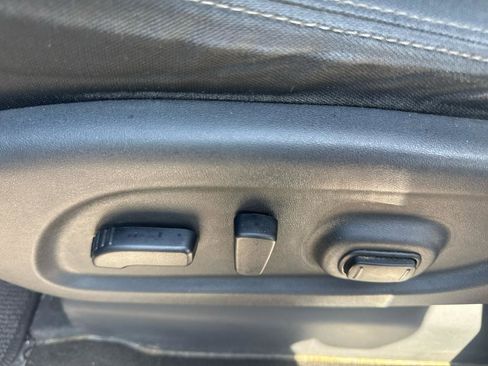 Used 2018 Nissan Titan SV w/ SV Convenience Package RWD image 14