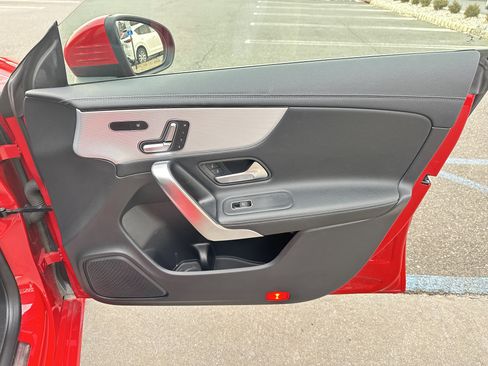 Used 2020 Mercedes-Benz CLA 250 4MATIC image 32