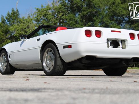Used 1995 Chevrolet Corvette Convertible RWD image 5