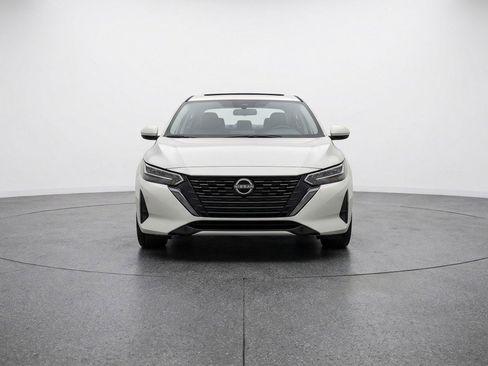 Used 2025 Nissan Sentra SV image 2