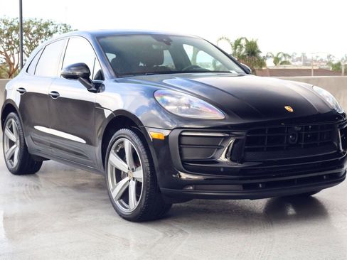 Certified 2025 Porsche Macan image 7