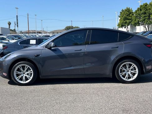Used 2023 Tesla Model Y Long Range AWD/4WD image 2