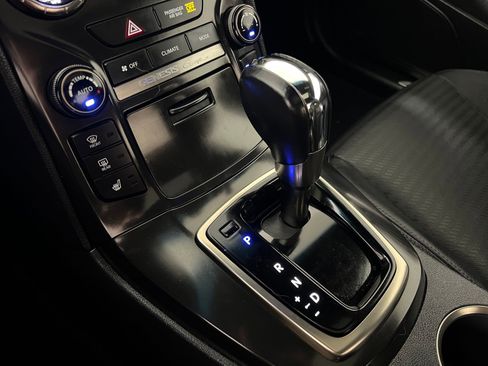 Used 2013 Hyundai Genesis 3.8 image 16