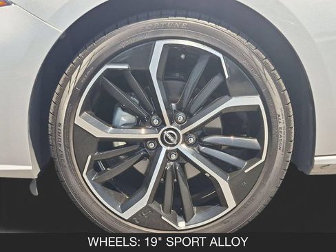 Used 2024 Nissan Altima 2.5 SR FWD image 11