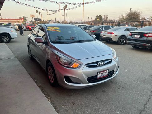 Used 2013 Hyundai Accent GLS image 3