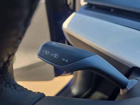 Used 2022 Tesla Model Y Long Range image 23