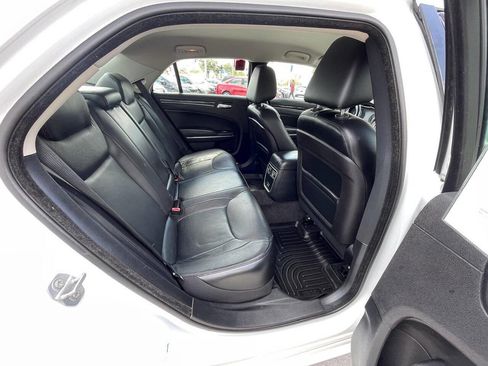 Used 2015 Chrysler 300 Limited RWD image 9