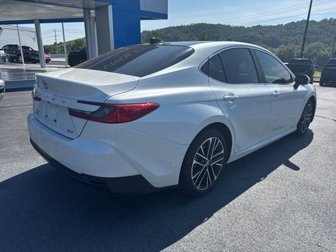 Used 2025 Toyota Camry XLE w/ Premium Plus Package AWD/4WD image 3
