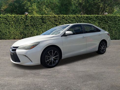 Used 2015 Toyota Camry XSE image 8