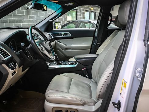 Used 2014 Ford Explorer Limited w/ Equipment Group 301A AWD/4WD image 8