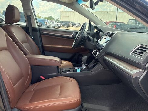 Used 2019 Subaru Outback 2.5i Touring w/ Popular Package #3A AWD/4WD image 3