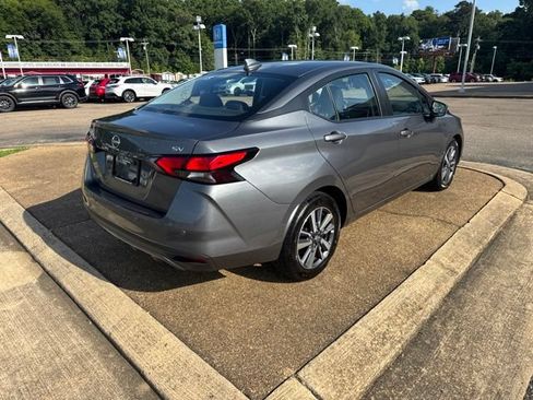 Used 2024 Nissan Versa SV FWD image 5