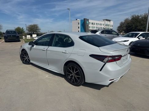 Used 2024 Toyota Camry SE w/ Convenience Package image 5